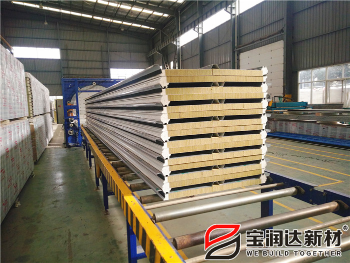 寶潤(rùn)達(dá)50厚聚氨酯封邊巖棉屋面板