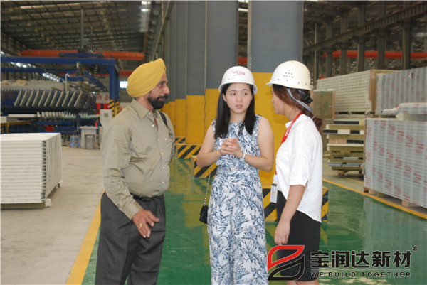 迪拜客戶來訪寶潤達(dá)洽談聚氨酯夾芯板合作