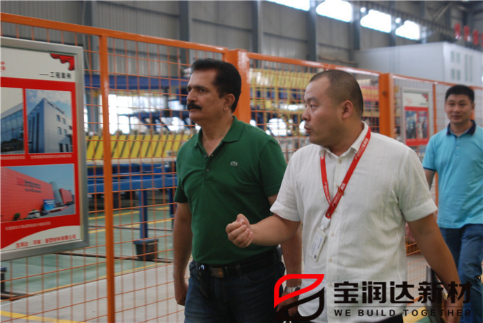 巴基斯坦客戶來廠寶潤達聚氨酯復(fù)合板合作