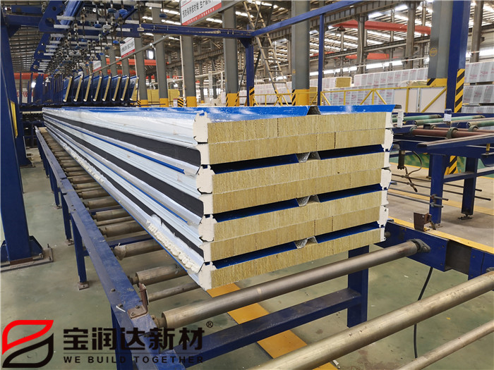 寶潤(rùn)達(dá)聚氨酯封邊雙面彩鋼屋面板