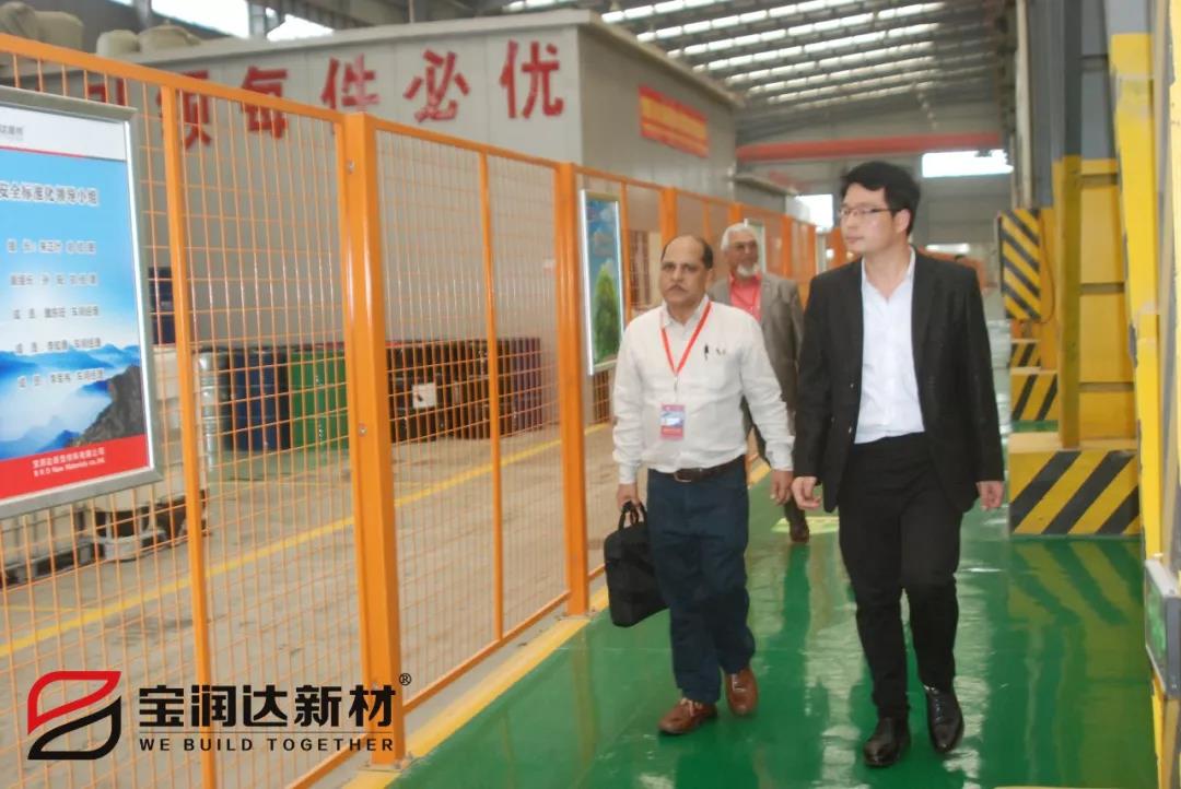 孟加拉來(lái)訪寶潤(rùn)達(dá)考察聚氨酯夾芯板產(chǎn)品