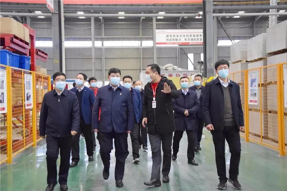 【要聞】南陽(yáng)市桐柏縣縣長(zhǎng)賈松嘯一行來(lái)訪寶潤(rùn)達(dá)參觀考察