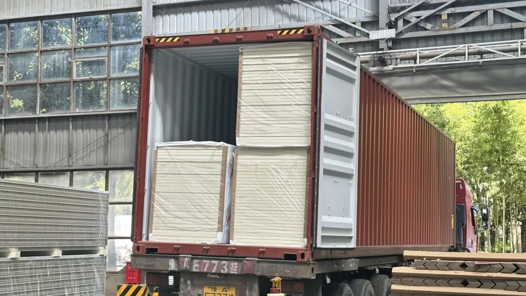 寶潤達(dá)聚氨酯封邊巖棉板 寶潤達(dá)聚氨酯封邊巖棉板